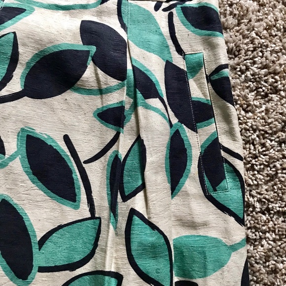 BCBGMaxAzria Size 6 Navy Floral A-Line Cream Skirt - Picture 4 of 5